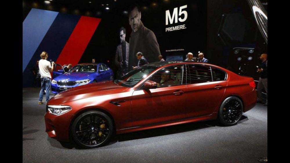Седан BMW M5 оснастили Akrapovic и двигателем V8